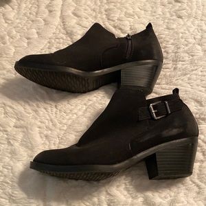 Black Sonoma booties size 9